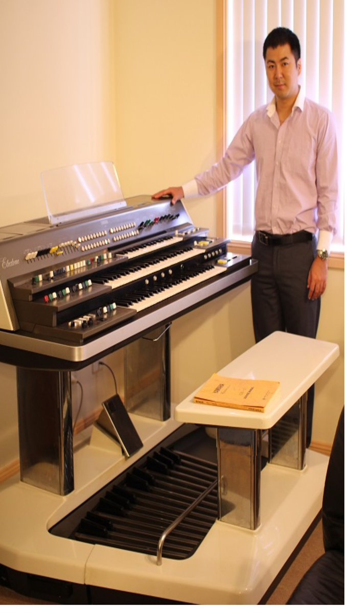 persianpianist's tweet photo. این Yamaha Organ یکی از خاصترین مدلهاشه که به خاطر قیمت بالاش کلا ۱۹ دستگاه تولید شد و سه دستگاه رو محمدرضا شاه خرید و با یک کشتی فرستادن ایران.
یکیش مال خودش بود که هنوز فکر کنم تو کاخ نیاورانه ، یکیش مال اشرف بود که هدیه داد به انوشیروان روحانی و این یکی که تو عکس میبینید
۱/۲ https://t.co/xXwJJfm4n5
