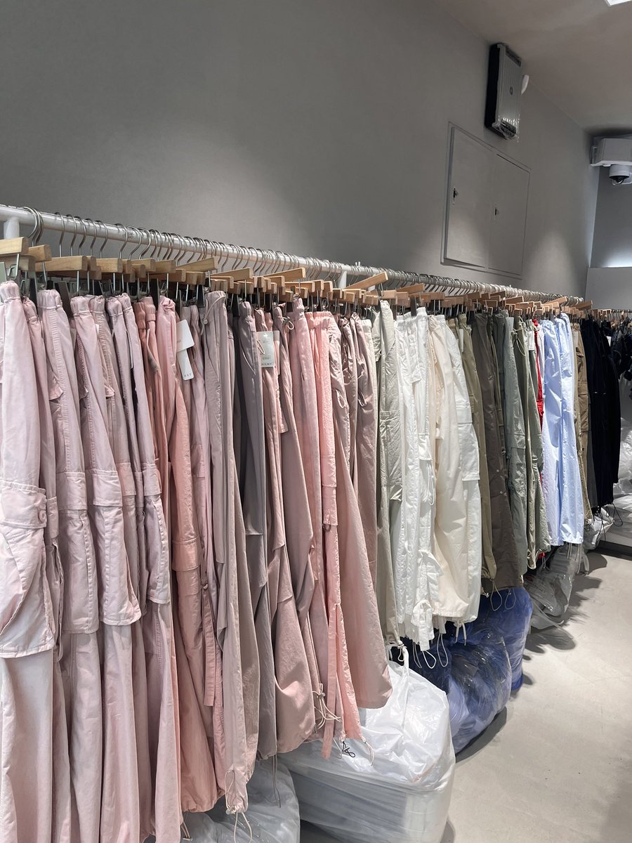 อยู่เกาหลีมา4ปี นี้ว่าเสื้อผ้าหน้าร้อนปีนี้สวยสุดดดดด ใครมาเกาหลีอย่าลืมมาช้อปกลับไปใส่ที่ไทยได้ทุกตัว พิกัดฮงแด/มยองดง!!🩵🩷

#รีวิวเกาหลี