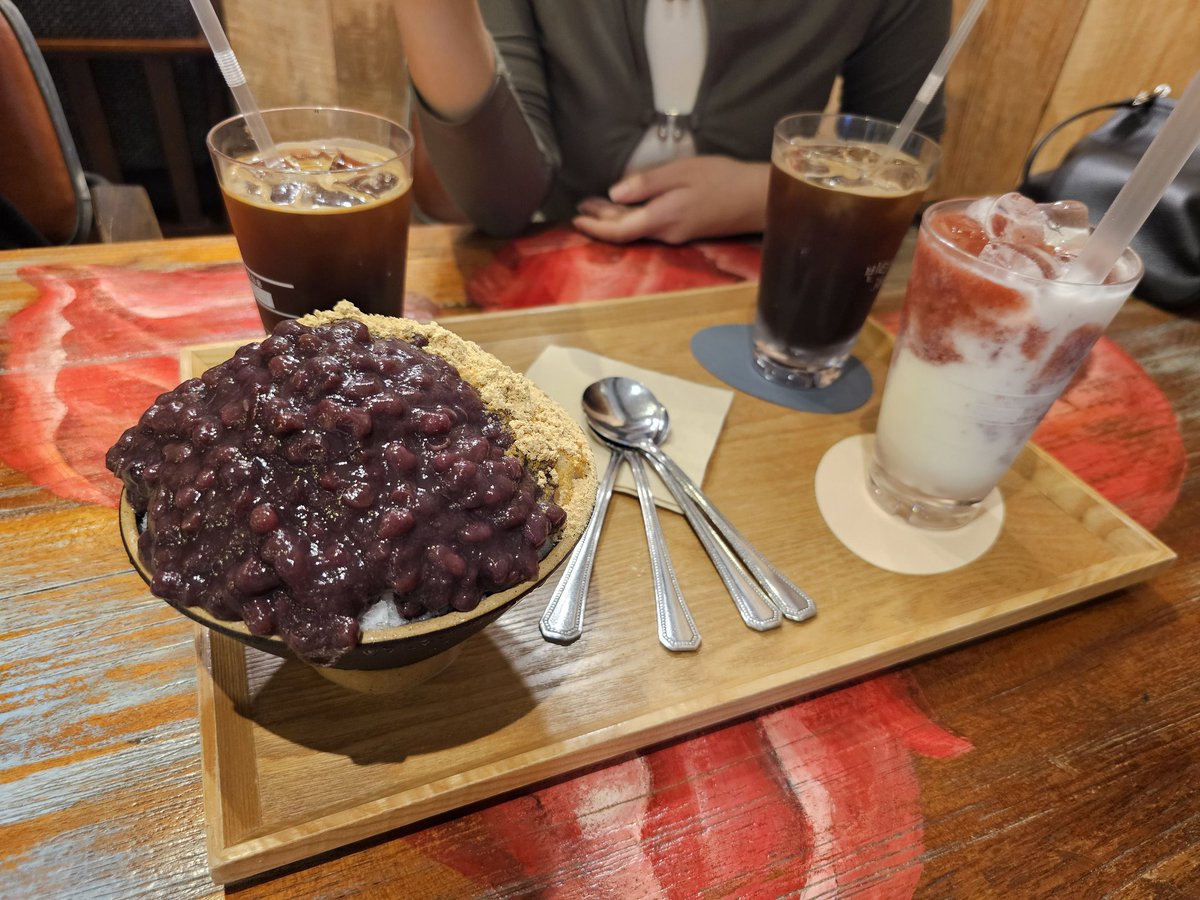 Tamra_Foodmap's tweet photo. [경남 양산] 동트는 마을
반반빙수(팥/콩고물)로 먹었는데 다른 설명할 필요 없이 그냥 맛있다.
팥이랑 청을 직접 만드신다고 한다. 수제 팥으로 만든 빙수는 맛이 없을 수가 없다.
*1인 1메뉴 필수 https://t.co/QsXDUjjSfg