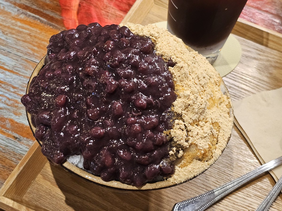 Tamra_Foodmap's tweet photo. [경남 양산] 동트는 마을
반반빙수(팥/콩고물)로 먹었는데 다른 설명할 필요 없이 그냥 맛있다.
팥이랑 청을 직접 만드신다고 한다. 수제 팥으로 만든 빙수는 맛이 없을 수가 없다.
*1인 1메뉴 필수 https://t.co/QsXDUjjSfg