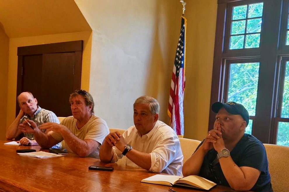 SenBruceTarr's tweet image. Yesterday, we convened at Essex Town Hall for another productive meeting about the pending project to dredge the Essex River.

Learn more about items discussed here: tarrtalk.com/2024/07/town-o…

#EssexMA #EssexRiver #dredgework