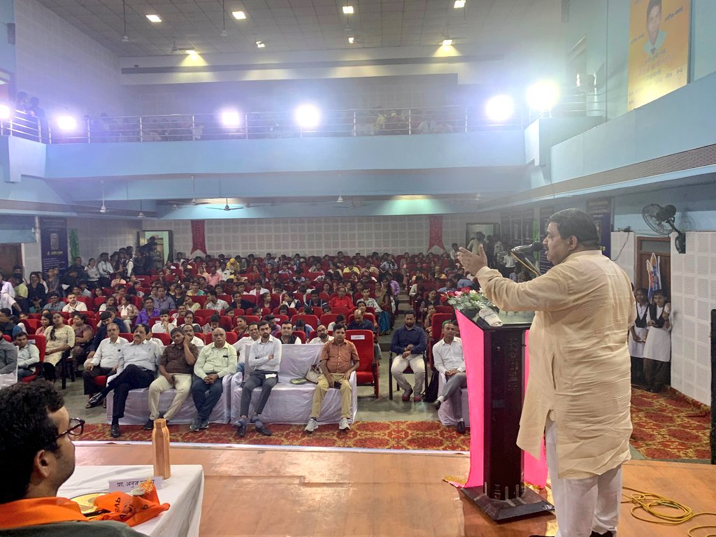 abvpcg's tweet photo. अभाविप रायपुर महानगर द्वारा अभाविप के 76वें स्थापना दिवस एवं राष्ट्रीय विद्यार्थी दिवस के निमित्त होनहार विद्यार्थी सम्मान समारोह का आयोजन किया गया। इस अवसर पर मुख्य रूप से राष्ट्रीय सह संगठन मंत्री श्री @PrafullaAkant जी एवं युवा उद्यमी श्री आकाश अग्रवाल जी उपस्थित रहे।
#ABVP76
#NationalStudentsDay