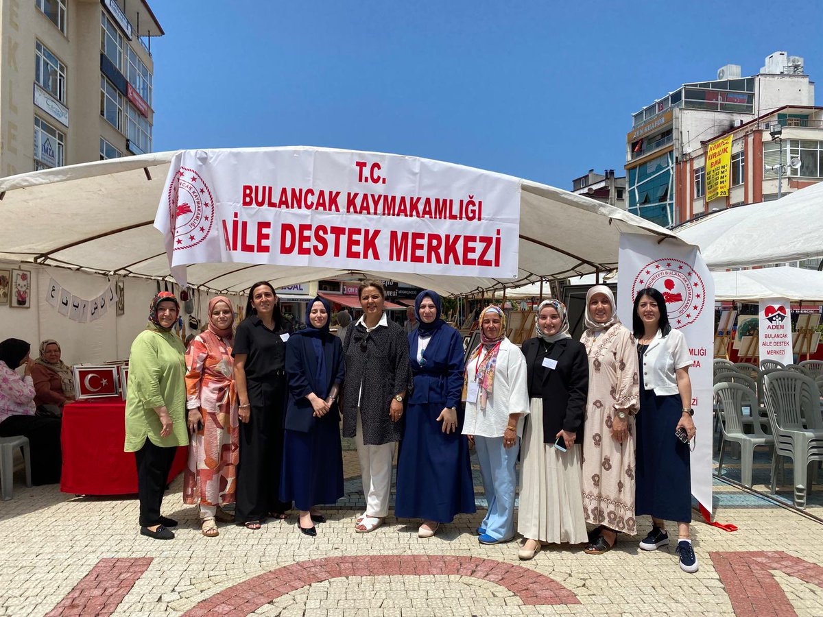 BerrinAydn's tweet photo. 📍BULANCAK

Aile Destek Merkezinin hazırlamış olduğu sergiye katılım sağladık.Birbirinden güzel el emeği göz nuru ürünlere emek veren hocalarımızı ve öğrencilerimizi gönülden tebrik ederiz. https://t.co/dUOhwV6iXG
