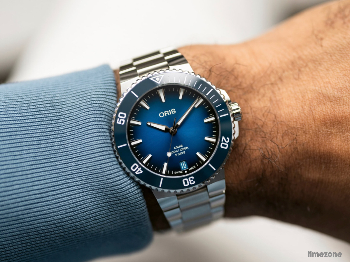 timezone_com's tweet image. Hands-on with the new @ORISwatches  Aquis, Great Barrier Reef, and Divers Sixty-Five Forest Green timezone.com/2024/07/09/han…