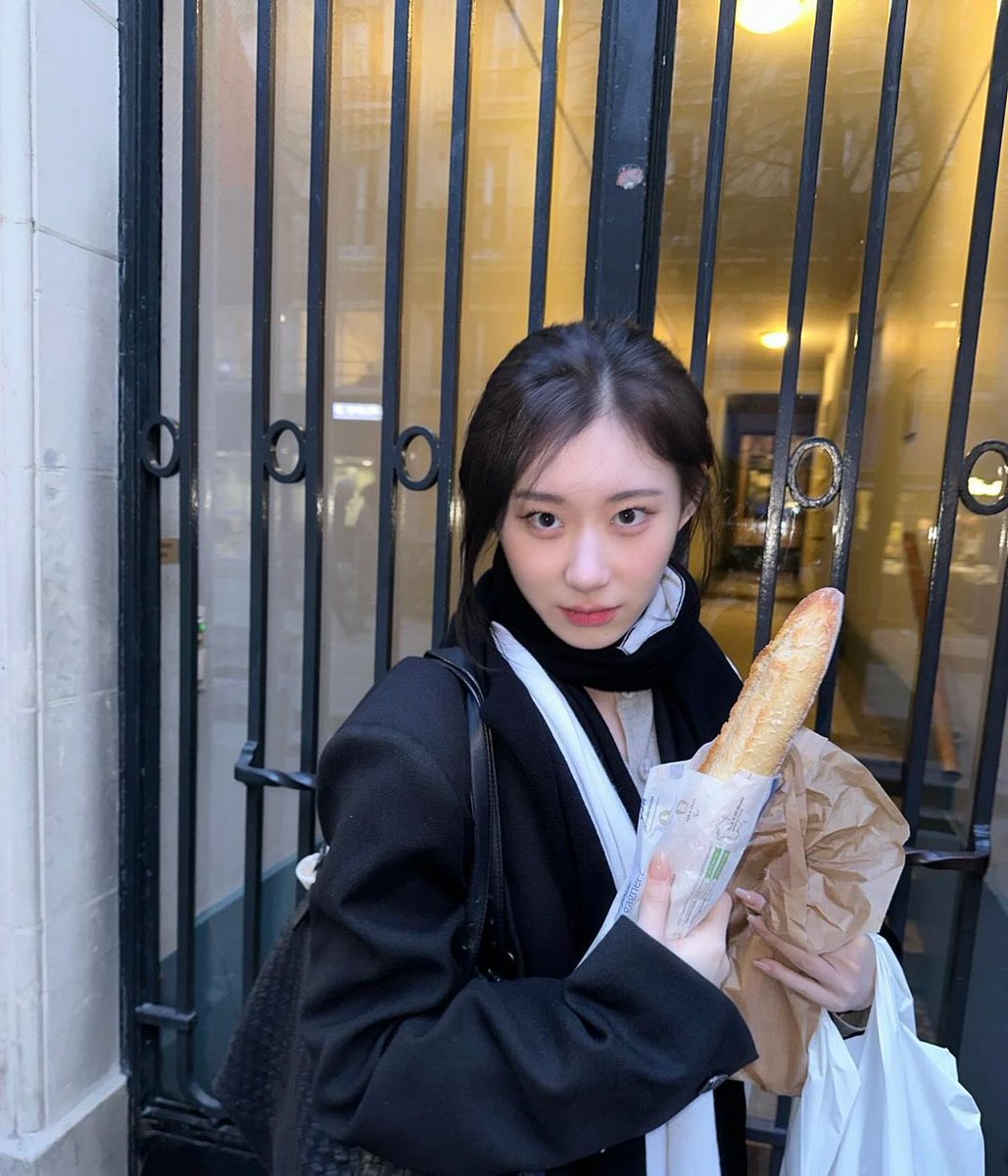 monchaerry's tweet photo. Oui oui baguette 🥖 https://t.co/0Sih30SHy4
