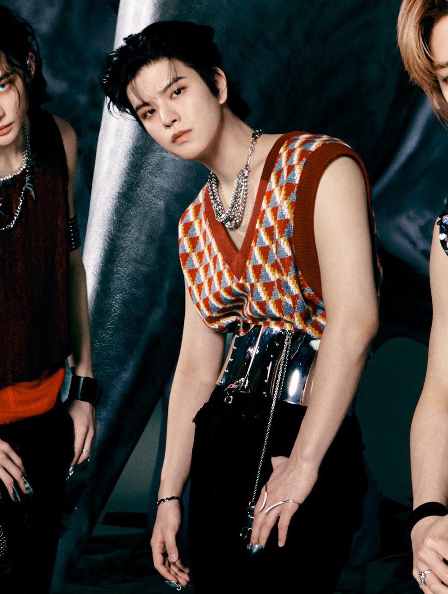 SEUNGM1NE's tweet photo. FOREHEAD AND SLEEVELESS SEUNGMIN?!?!! WHATTTTTT https://t.co/QdXo1hU0x9