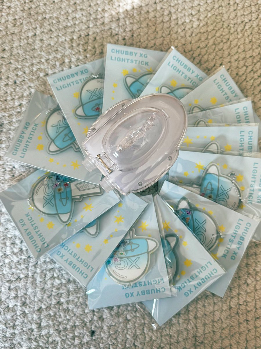alphaztratra's tweet photo. Freebies give away for Alpahz
in XG The First Howl World tour
- Seoul
- Singapore
- Bangkok
- Kuala Lumpur

all items are not for sale
limited produced💜

come get me in the concert 
Hints on the last pic👽

#XG #XG1stworldtour #alphaz #thefirsthowl #JURIN 🩷 https://t.co/fYE9cnM6YK