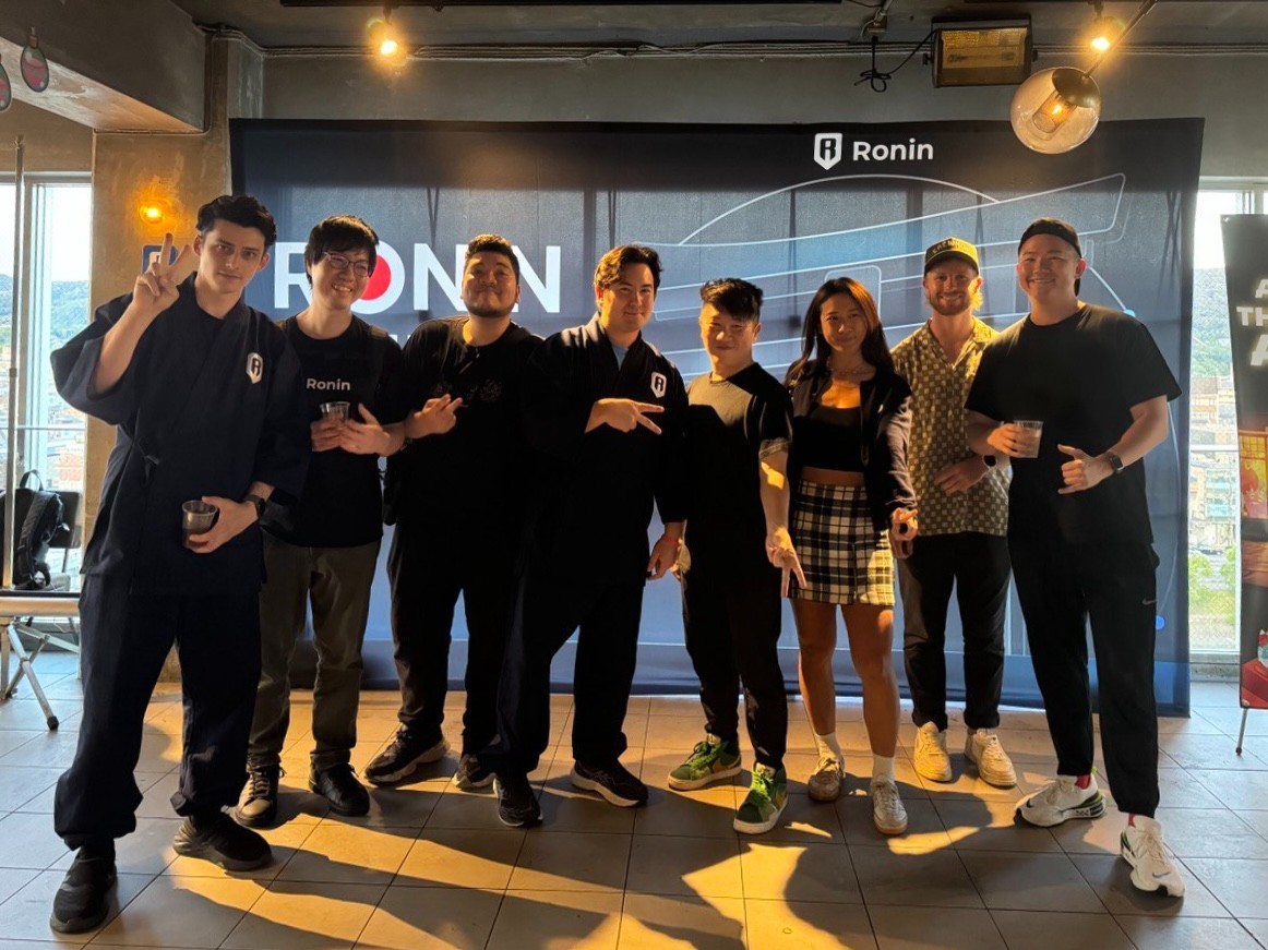 PlayFightLeague's tweet photo. Roninコミュニティナイト✨

It was an honor to meet our Fighters at @IVS_Official Kyoto

Thank you for attending Ronin Community Meetup, the first official meetup in Kyoto!
🤩 Meeting IRL
📺 Game Trailer preview
⚔️ And a FL WL giveaway to attendees!
Ronin knows how to throw a party

@Ronin_Network @pixels_online @Jihoz_Axie @nixeniego @mixi_PR @whatslukedoing