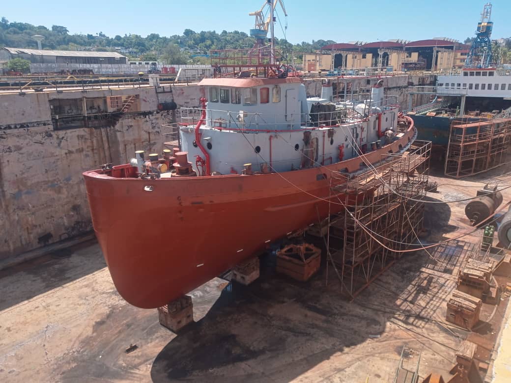 Un barco es el espacio del marino en mar y en tierra, un barco es la esperanza de un pueblo que espera sus suministros. #TransporteCuba 
<a href="/mitransCuba/">Ministerio del Transporte de Cuba</a>