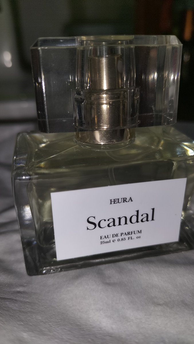 qtugas's tweet photo. [Want to Sell] Heura Eau De Parfum - Scandal
Baru 1x spray (masi full sesuai pict),  beli di shopimall, wangi fruity manis awet cuman kurang cocok di aku wanginya, 40k, dom: jaksel/krw

# wtb wts preloved parfume https://t.co/eR42aYxz3A