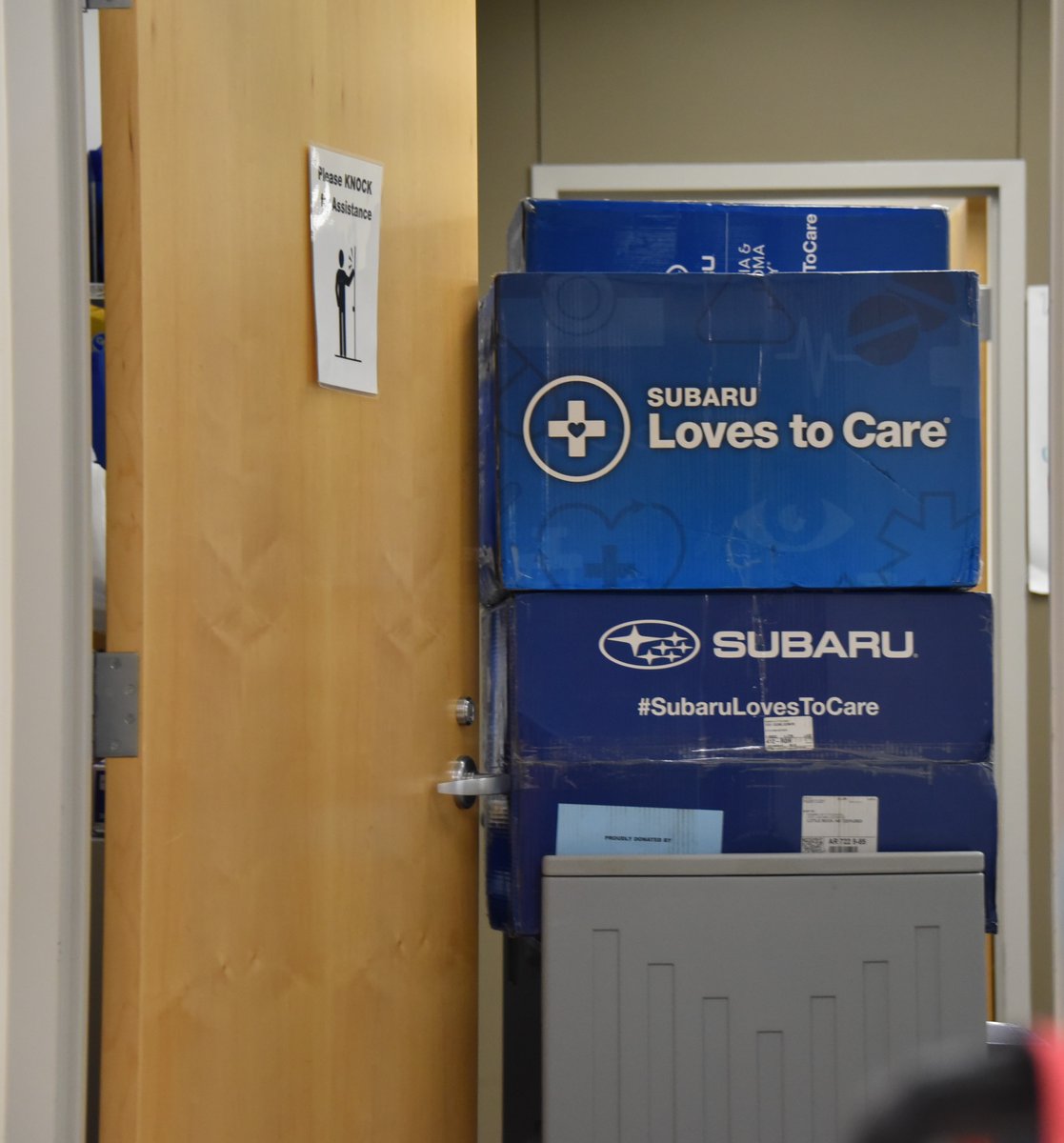 UAMSMyeloma's tweet photo. @uamscancer welcomed @SubaruofLR and @LLSusa on Monday for #SubaruLovesToCare. #uamscancer #WPRCI #uamshealth #winrock #LLS #CancelBloodCancer https://t.co/yeKdUKhxTa