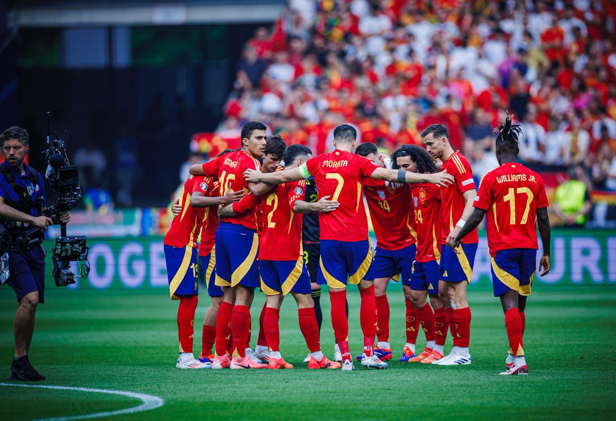 ilenagonzalez16's tweet photo. SORTEO INTERNACIONAL 🚨

Si España gana esta noche queremos sortear esta camiseta de España.
Requisitos;
Dar RT al tweet 
Seguir a @futboljersey7 y a mi

- OPCIONAL: Mencionar a un amigo (doble participación)

Muchísima suerte 🍀 https://t.co/q38P13wxRJ