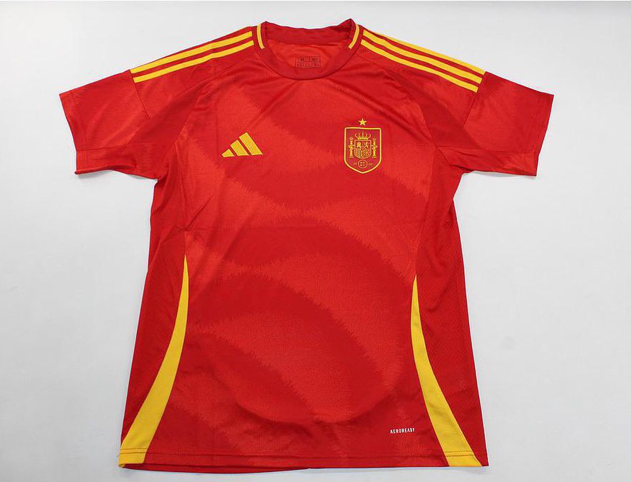 ilenagonzalez16's tweet photo. SORTEO INTERNACIONAL 🚨

Si España gana esta noche queremos sortear esta camiseta de España.
Requisitos;
Dar RT al tweet 
Seguir a @futboljersey7 y a mi

- OPCIONAL: Mencionar a un amigo (doble participación)

Muchísima suerte 🍀 https://t.co/q38P13wxRJ