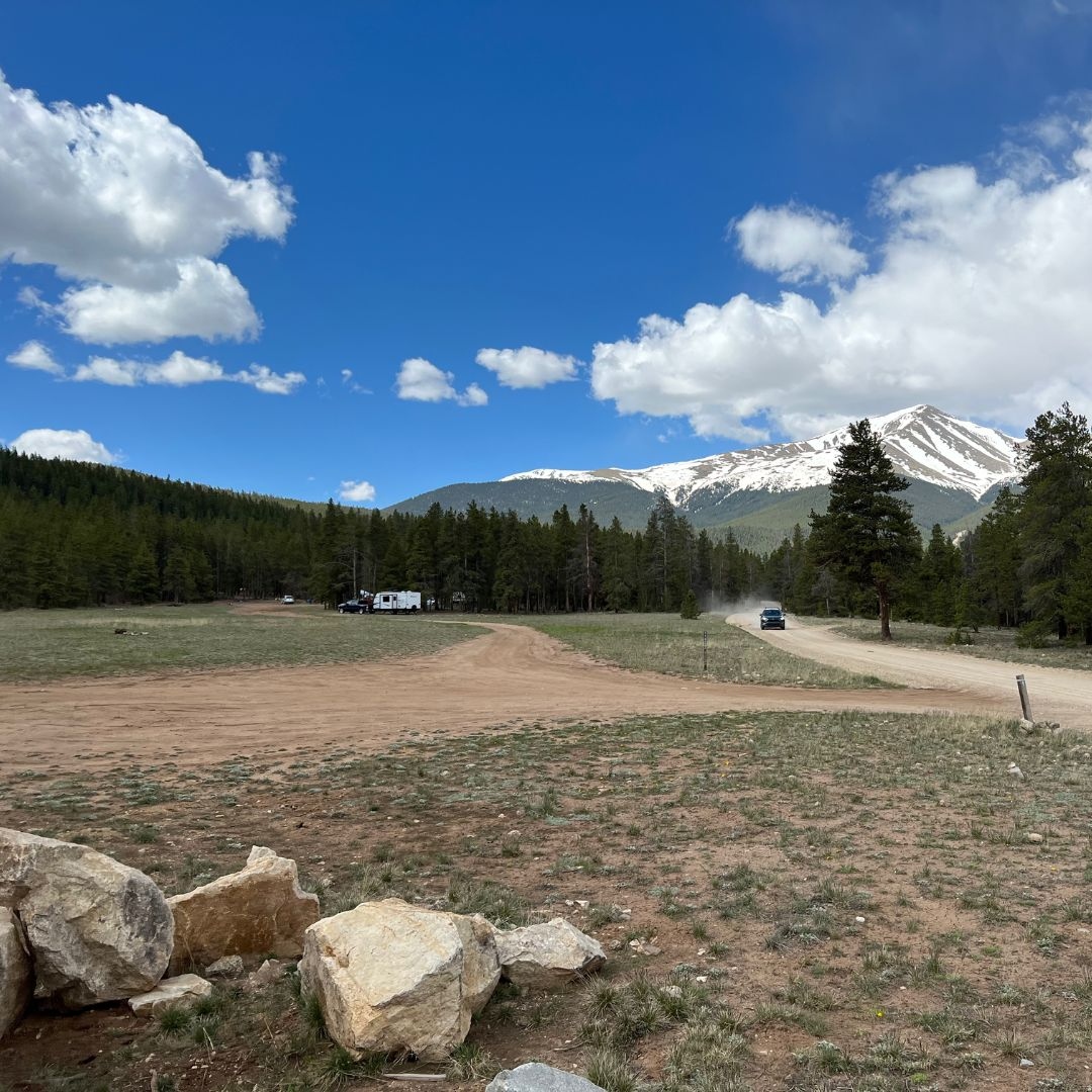 TheNextSummitA1's tweet photo. Halfmoon Road near Leadville is one of my top Colorado camping spots: 2 official USFS campgrounds, plus 50+ free dispersed campsites along the road, all first-come, first-serve. Perfect for camping before hiking Mt Elbert or Massive!
#14ers #ColoradoCamping #MtElbert #MtMassive https://t.co/yk2wr3NjFM
