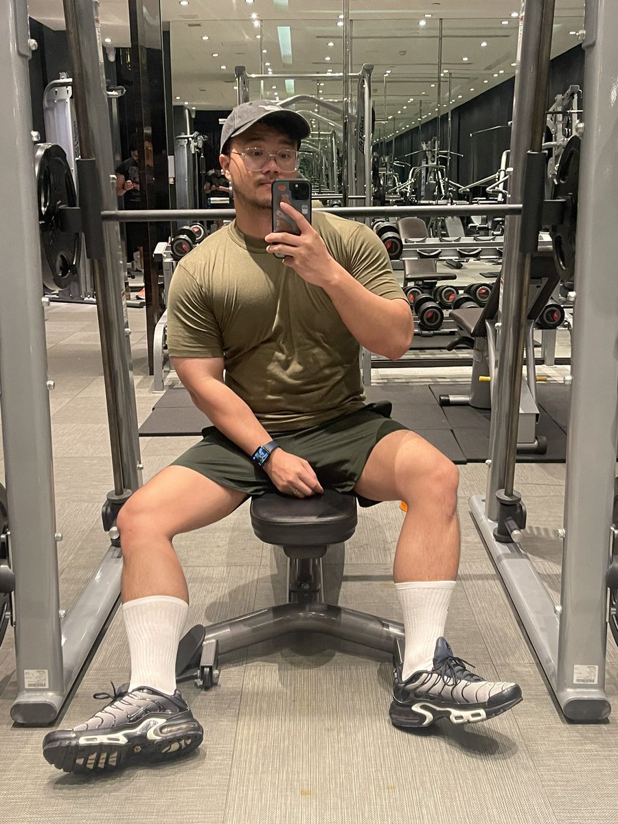 j_phurit's tweet photo. มีคนแอบเต้นStickyในยิม 😂💚 #phxph https://t.co/Q14HV7GqxH