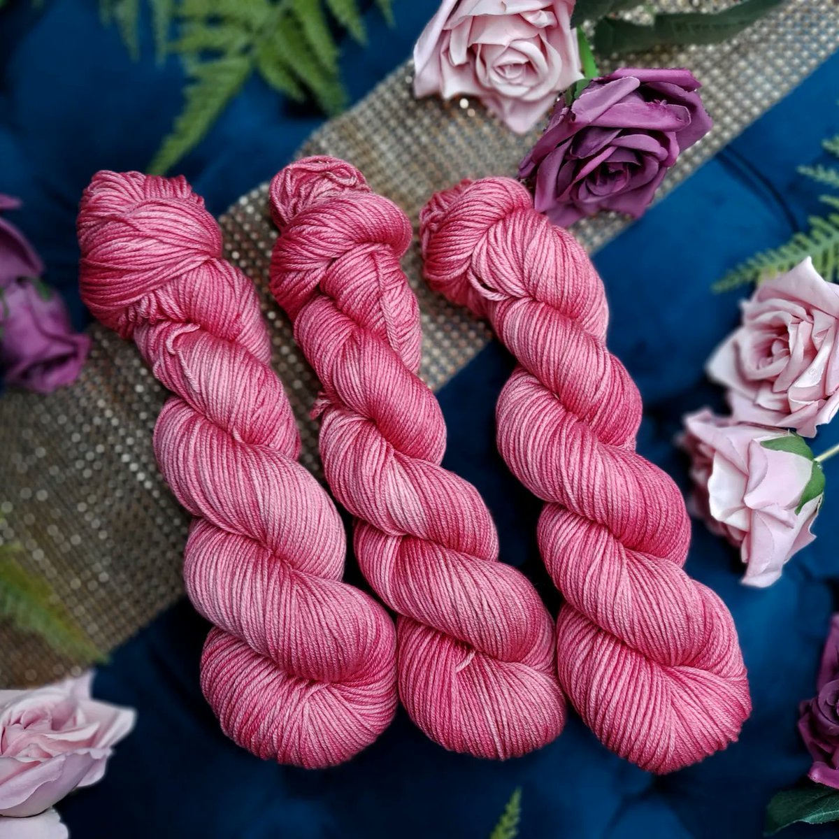 ISASaxonists's tweet image. Some #yarnporn to brighten your day. This is a customer fave "Raimondo Rose" based on an Italian Black knight who won favor with the king &amp;amp; was really successful. This tonal rose w/ brown undertones is really gorgeous if i do say so myself.