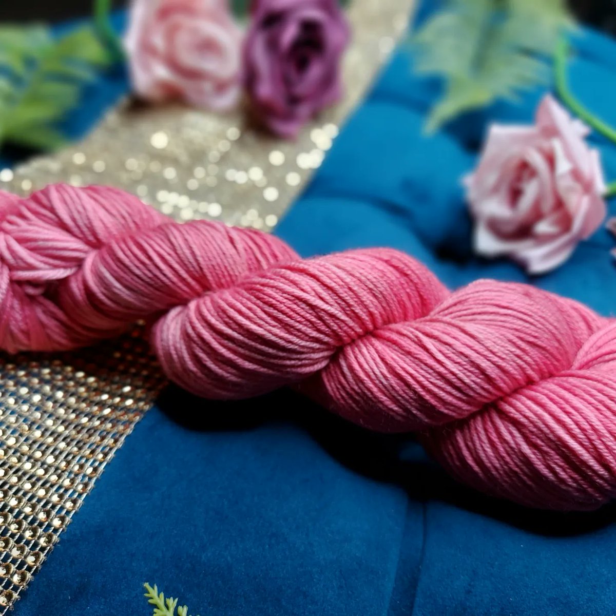 ISASaxonists's tweet image. Some #yarnporn to brighten your day. This is a customer fave "Raimondo Rose" based on an Italian Black knight who won favor with the king &amp;amp; was really successful. This tonal rose w/ brown undertones is really gorgeous if i do say so myself.