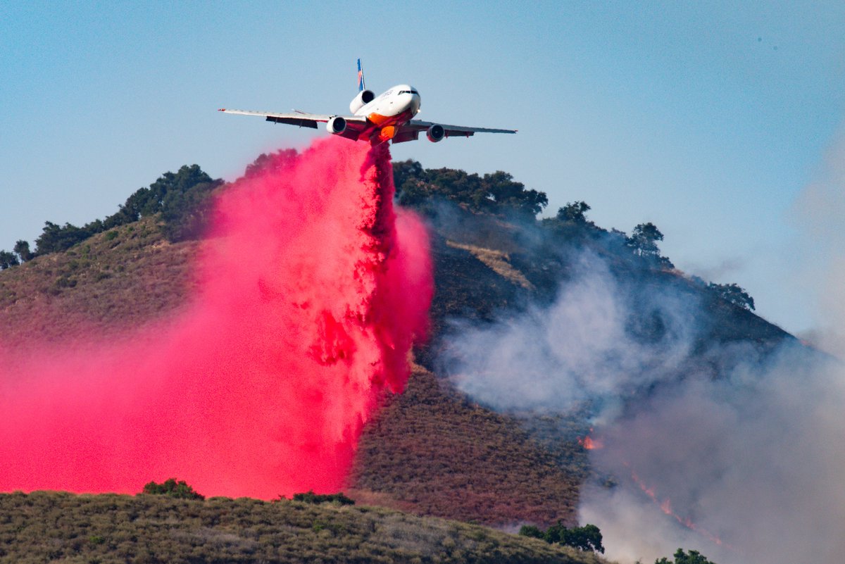 10 Tanker hit the 2 million gallons dropped #milestone of #wildfireseason2024 and has completed 221 missions so far. 🔥

📸: Austin Beede (@austinbeede_rail_and_air), #LakeFire in #SantaBarbaraCounty 

 #ReadyToServe #inthistogether #calfire #aerialfirefighting #aviationlovers
