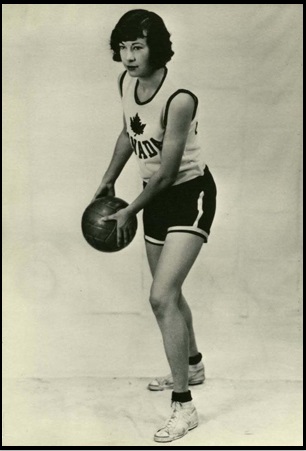 Noel MacDonald was one of the greatest basketball players in Canadian history.

A member of the legendary Edmonton Grads, she was team captain until she had to leave the team after she got married.

This is her story 👇🏀

🧵1/8