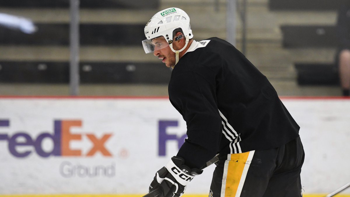 penguins's tweet photo. Rumor has it that Sidney Crosby has never willingly spent more than 3 consecutive days away from an ice rink 🏒 https://t.co/WT8elXTh6e