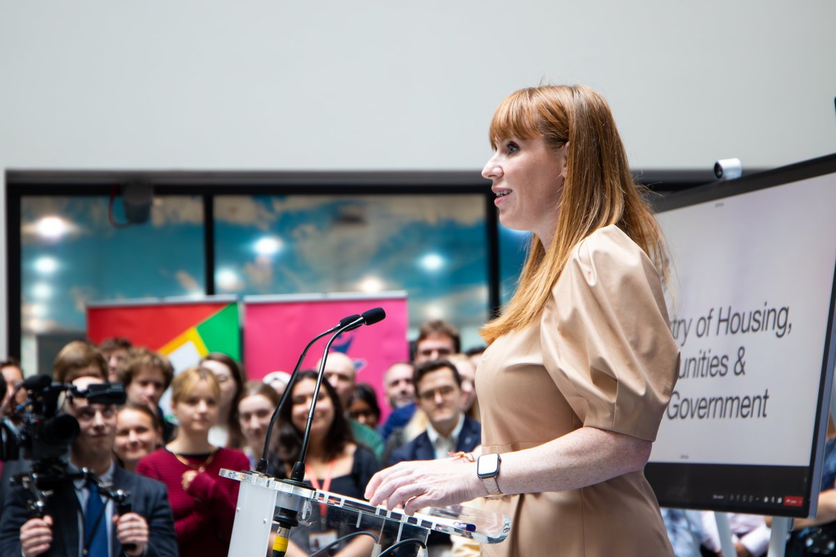 mhclg's tweet photo. Was great to welcome new Ministers of State @mtpennycook and @jimfromoldham to @mhclg yesterday.

Alongside the Deputy Prime Minister @angelarayner the new team will:
✅hand power back to communities
✅ rebuild local gov
✅fix the foundations so we deliver the homes people need https://t.co/UbkdaYj5H7