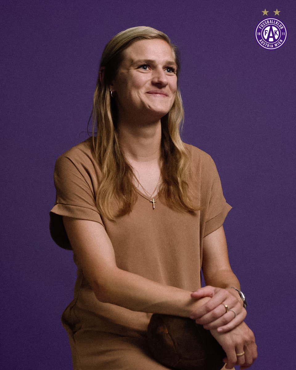 FKAustriaWien's tweet photo. ✍️ 𝗖𝗮𝗿𝗶𝗻𝗮 𝗪𝗲𝗻𝗻𝗶𝗻𝗴𝗲𝗿 𝘄𝗲𝗰𝗵𝘀𝗲𝗹𝘁 𝘇𝘂 𝗔𝘂𝘀𝘁𝗿𝗶𝗮 𝗪𝗶𝗲𝗻 💜
Die 127-fache Teamspielerin Carina Wenninger kehrt in die @oefbFrauenBL zurück und spielt künftig für die Veilchen. Servus in Favoriten, Carina! 👋
#faklive
📸 @MrShaked https://t.co/CvyCFcC0Wo