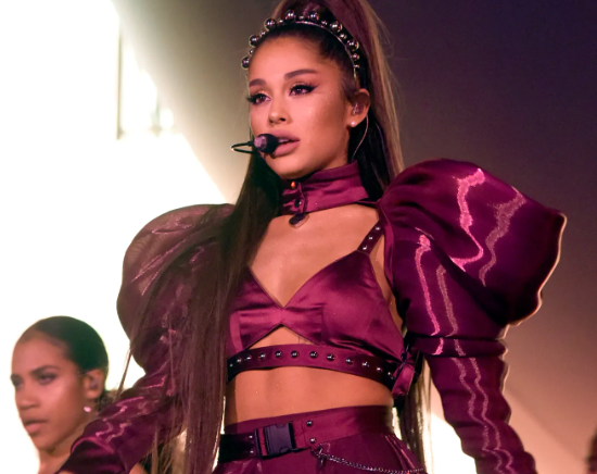 AboutMusicYT's tweet photo. Ariana Grande is working on a "mini-tour". https://t.co/YOlQ4oJTvT