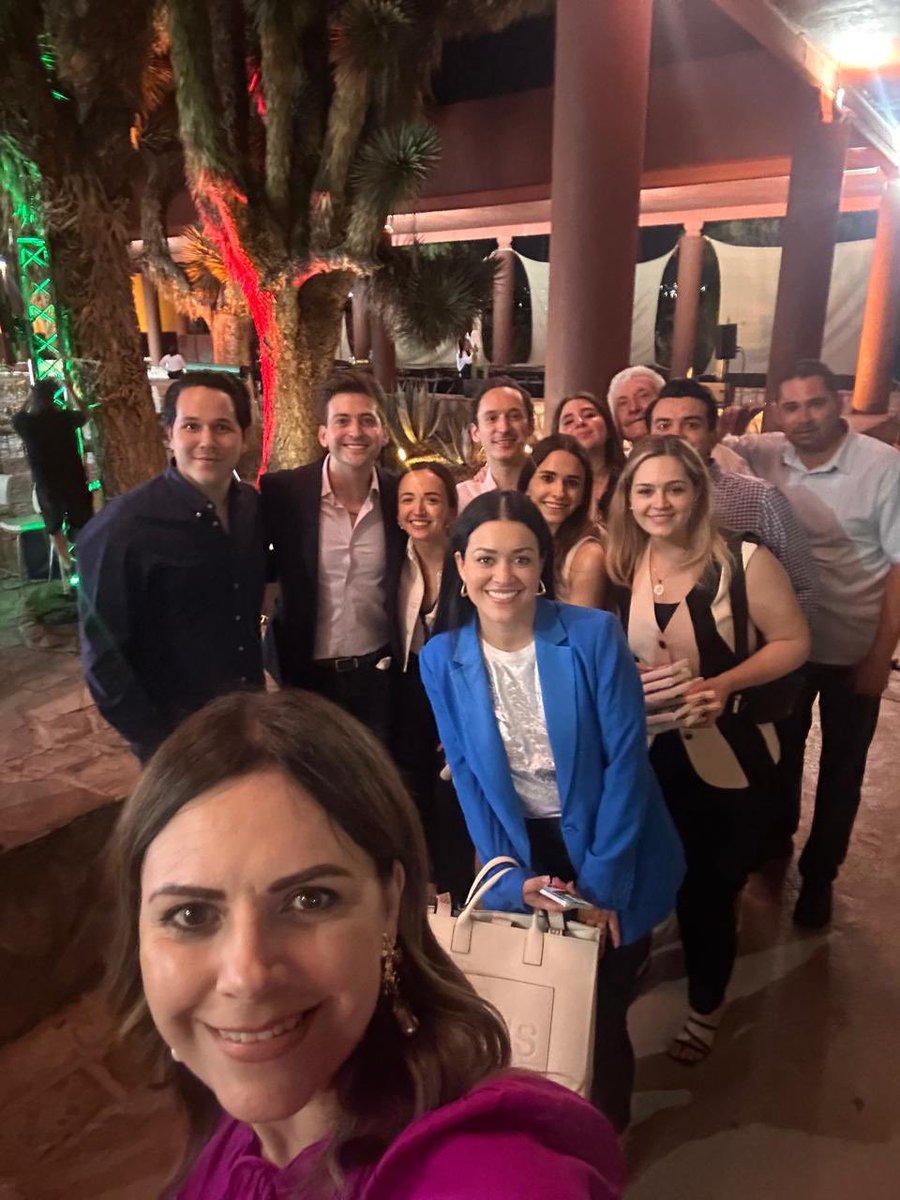 En #Saltillo durante la presentación de la campaña #SorpréndeteConCoahuila la cual busca sorprender a México y al mundo.   

Promover la grandeza de nuestra tierra e impulsar el desarrollo de #Coahuila a través del turismo, es una de las prioridades del Gobierno de <a href="/manolojim/">Manolo Jiménez Salinas</a>