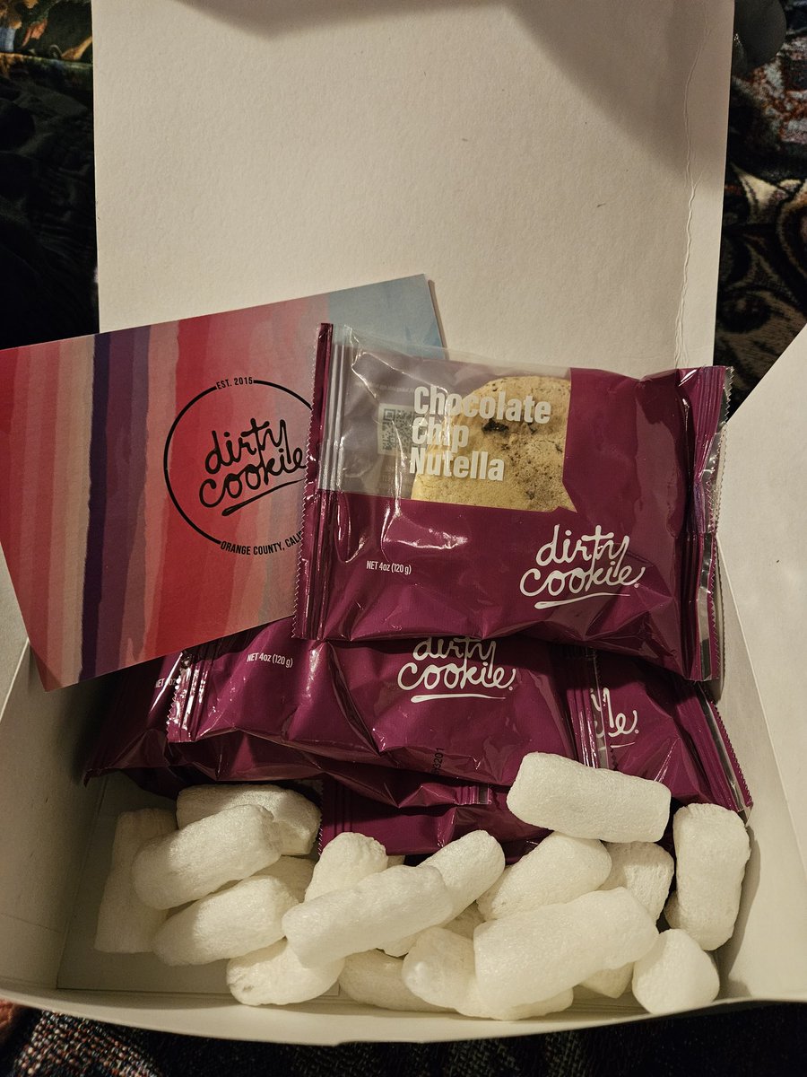 Thanks to <a href="/official_throne/">Throne</a> and <a href="/TheRandomTitan/">TheRandomTitan</a> I got a wonderful box of cookies by <a href="/DirtyCookieOC/">Dirty Cookie</a> 
I can not wait to eat one
