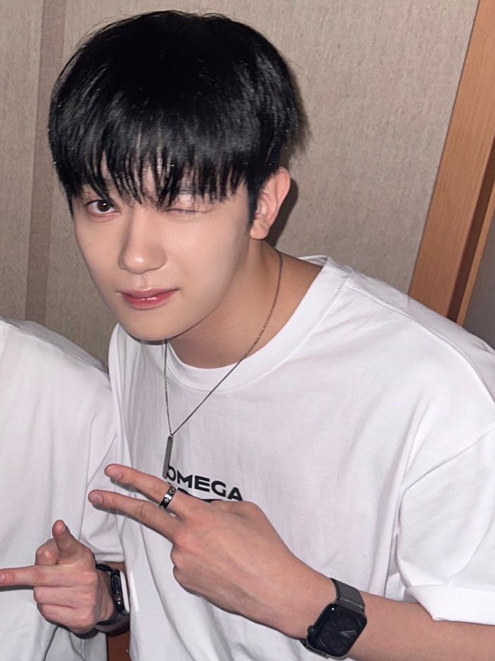 fo_rom123's tweet photo. 락스타세요.. 전신샷 쥬금🫠 https://t.co/LPNwKxc8rO