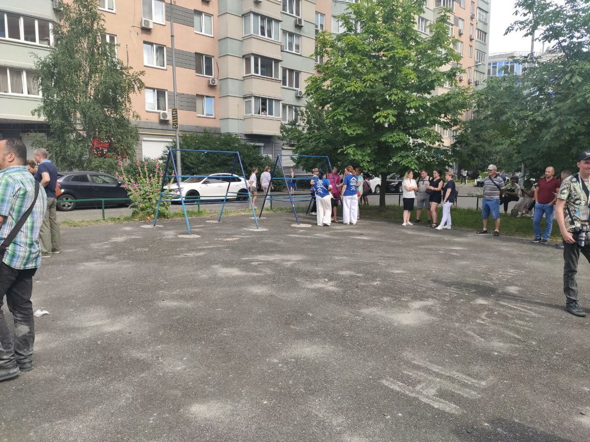 UNFPAUkraine's tweet photo. Severe attacks on Kyiv healthcare facilities led to numerous casualties. ADONIS, ISIDA, and other clinics and hospitals were damaged, with patients exposed to grave danger. We want to remind that the right to safety must be respected for all #SRHR #SafeMotherhood #SafeChildbirth https://t.co/UZXsuVxjFz