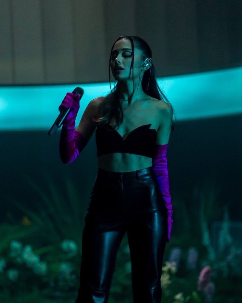 Ariana World HQ ꕤ tweet media