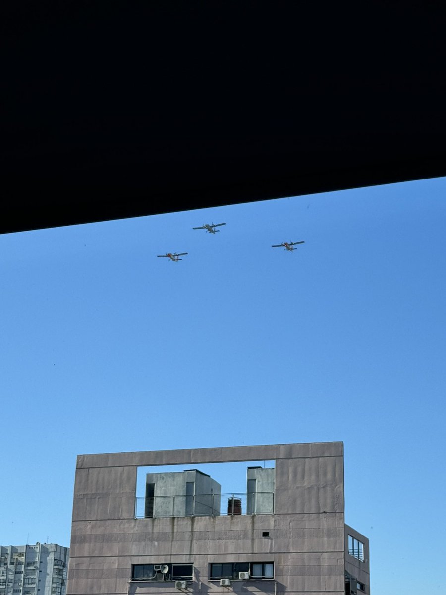 AmpiBarrio's tweet photo. Si estamos en guerra avisen https://t.co/Ez45Ojw2JU