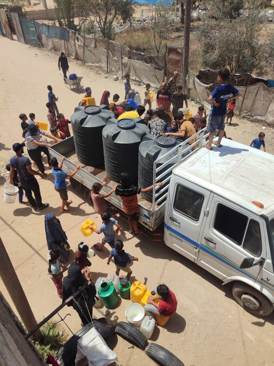kkmkyo's tweet photo. I'm sobbing so hard right now. I just got a message from Ibrahim this morning.

They were able to buy a water truck for the community because the GFM I'm hosting 😭 I'm so genuinely baffled /pos https://t.co/QqmTHBPpAu