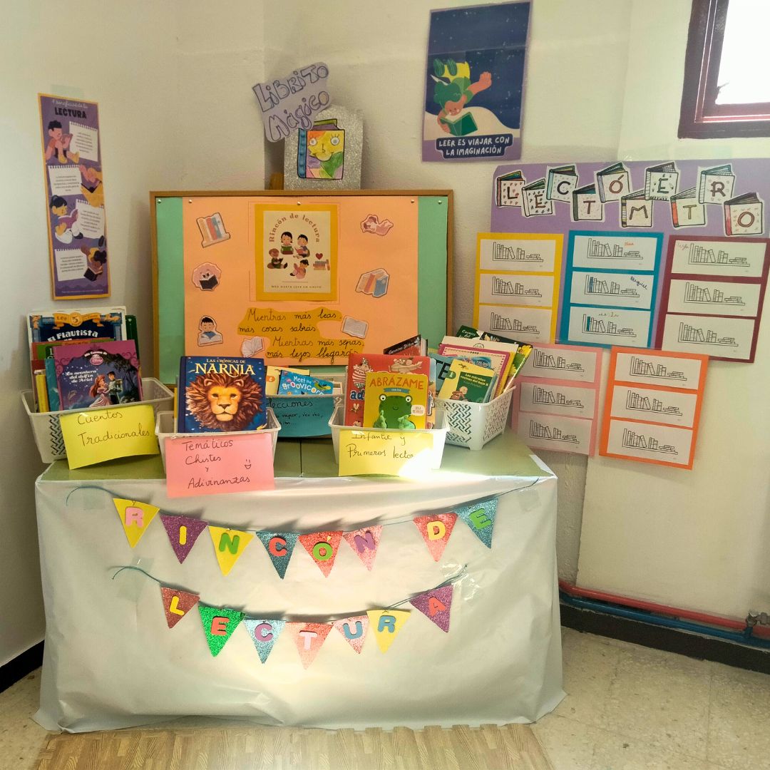 eccasocial's tweet photo. 🧡Gracias a todas las personas que participaron en la recogida de libros y material educativo organizada por @LoyolaAnd. 
📚Con esta donación hemos creado rincones de lectura para los y las menores que acompañamos, en colegios, centros cívicos y asociaciones vecinales. https://t.co/GAm0G4VFdZ