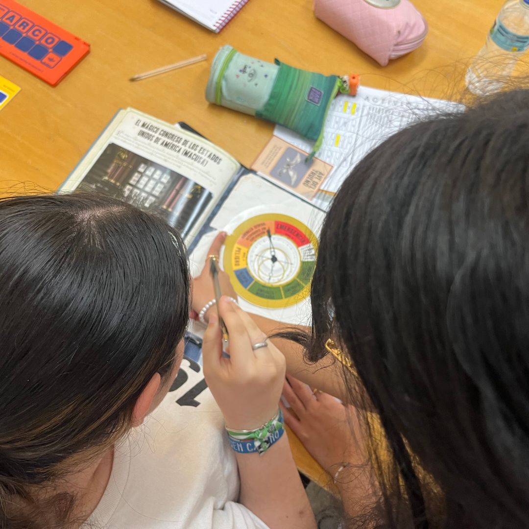 🧡Gracias a todas las personas que participaron en la recogida de libros y material educativo organizada por <a href="/LoyolaAnd/">Universidad Loyola</a>. 
📚Con esta donación hemos creado rincones de lectura para los y las menores que acompañamos, en colegios, centros cívicos y asociaciones vecinales.