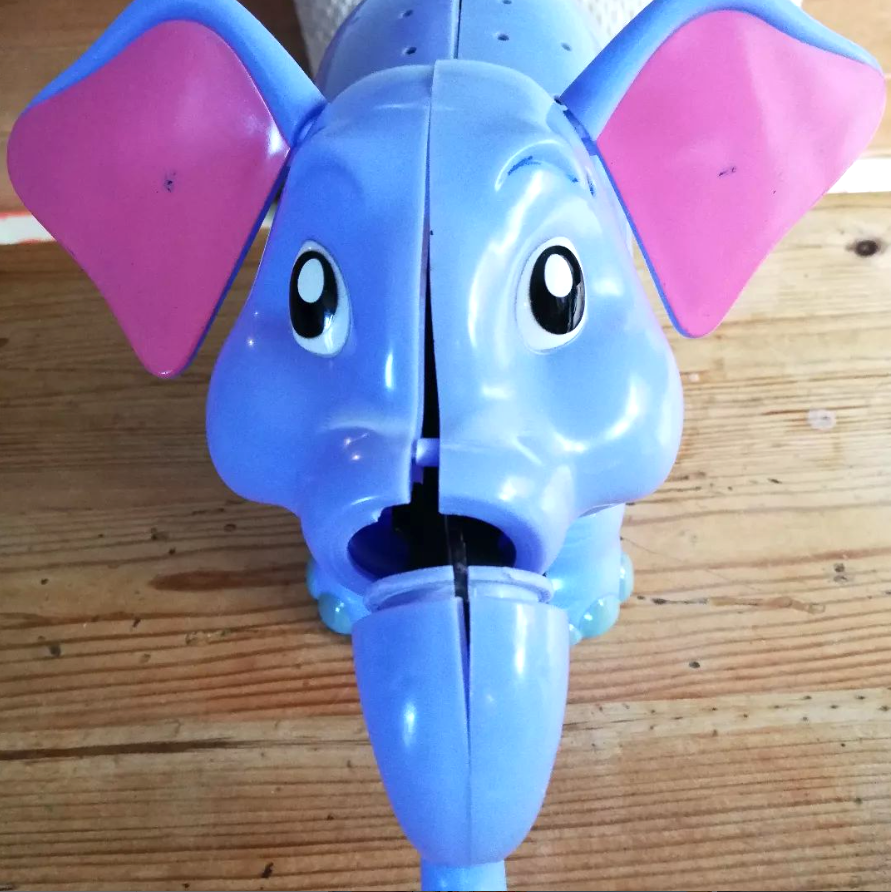 silsatraining's tweet photo. 1/4 Anyone who follows us on Insta won't be surprised that today's #tuesdaytoptip is 'don't leave your equipment bags behind your car and reverse over them leaving for work'🤦♂️But broken toys have great language & therapy potential. Some ideas in this🧵#slcn #speechtherapyideas https://t.co/SQ9blOZFUm