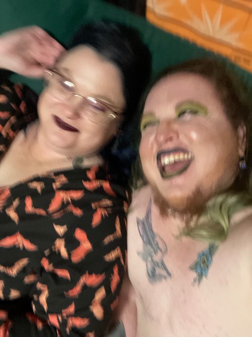 Wife  is  too  shy  to  fuck  my  boyfriend  but  she  said  we  could  blindfold  her,  restrain  her<a href="/tag/throne"class="tags"><span>#throne</span></a><a href="/tag/restraints"class="tags"><span>#restraints</span></a>