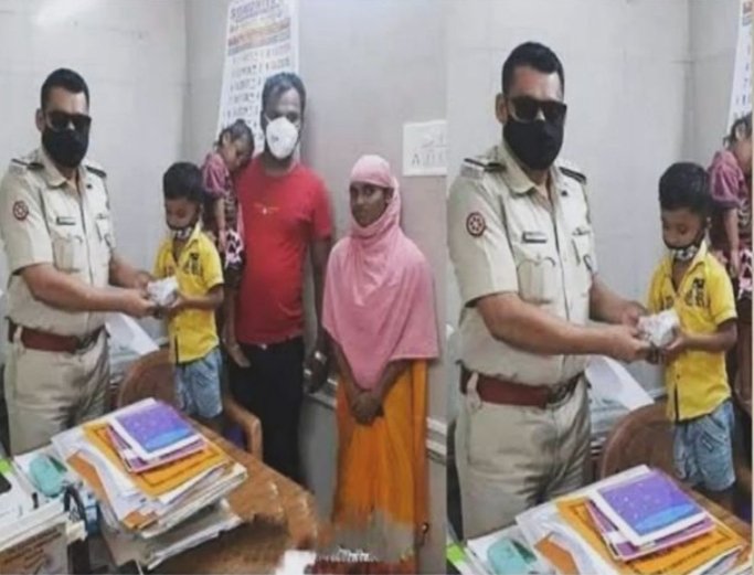 चालान भरने के लिए बेटे का गुल्लक लेकर आया रिक्शा चालक, इंस्पेक्टर ने खुद की जेब से भर दिया चालान ! सलाम है ऐसे इंस्पेक्टर को ! 🙏🇮🇳🙏