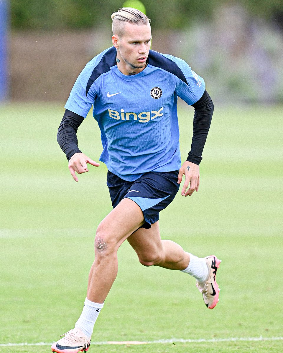 footballontnt's tweet photo. Mykhailo Mudryk featured at the Euros just 12 days ago and is already back in training for Chelsea's first session under Enzo Maresca 💪 https://t.co/CGhvo497xh