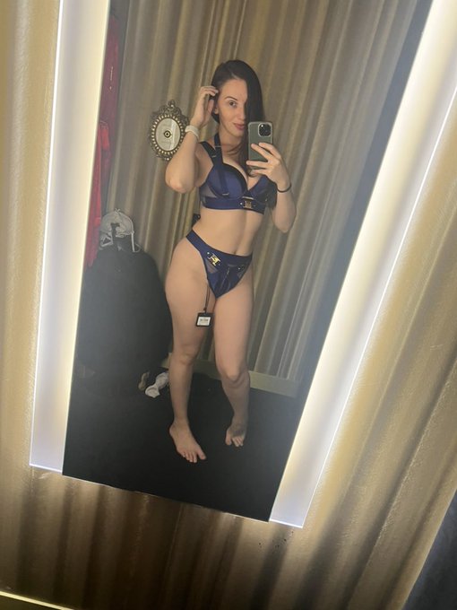 Should I buy this? https://t.co/nrE7ndlESY<a href="/tag/footjob"class="tags"><span>#footjob</span></a>