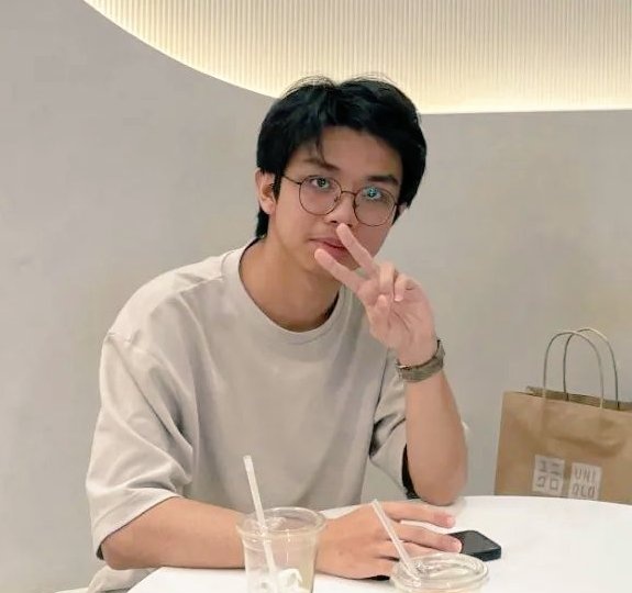 b0oshannie's tweet photo. iniloooh maksudnya HANDSOME WITH BRAIN... #kevin https://t.co/q4VgIN5IIA