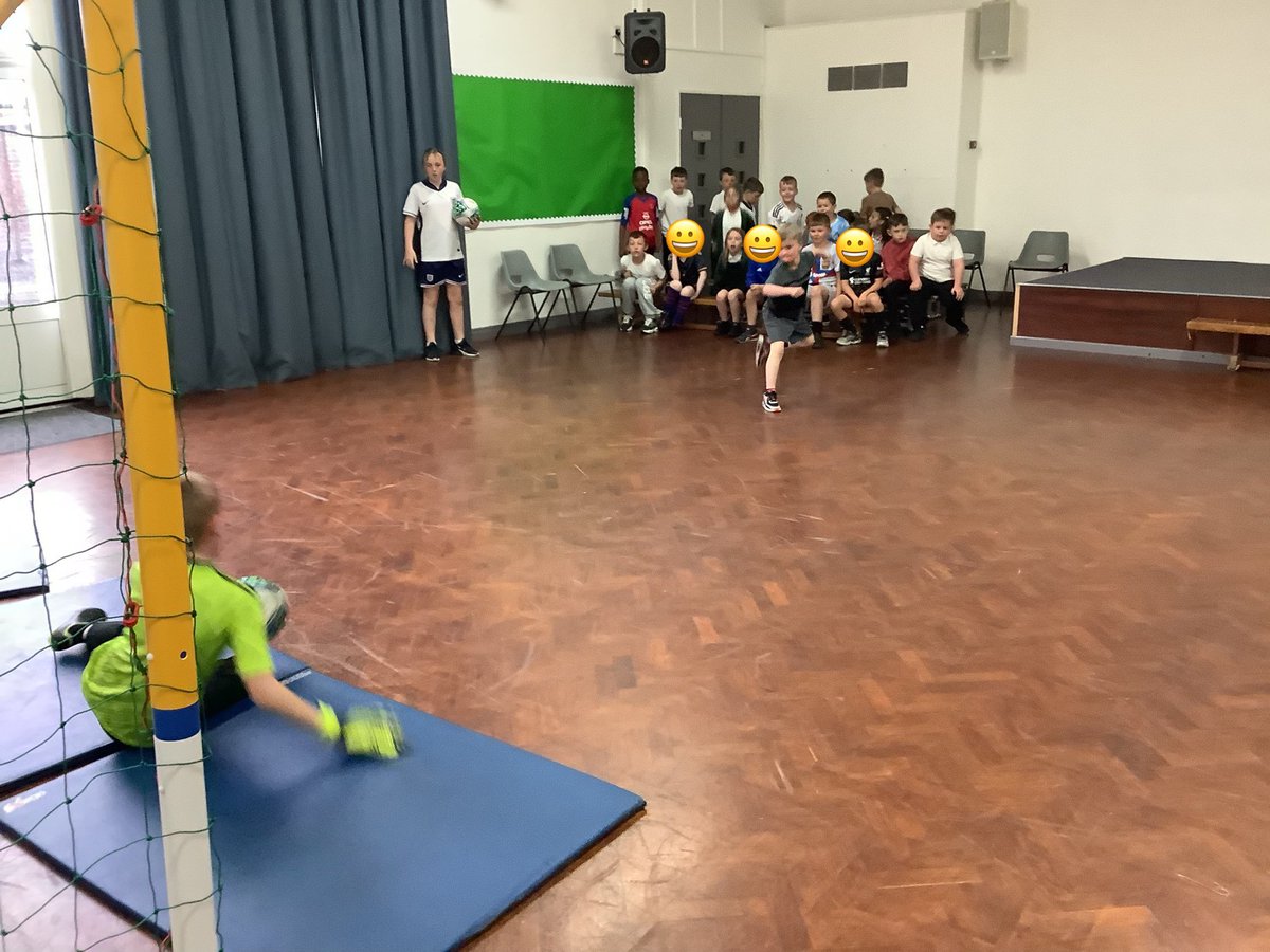 MrMcCabe62's tweet photo. Some action shots of 3LH”s @MrsHBroadway  penalty shootout @broadwayjuniors 🥅⚽️⚽️⚽️ https://t.co/VcdJ6fb1Rz