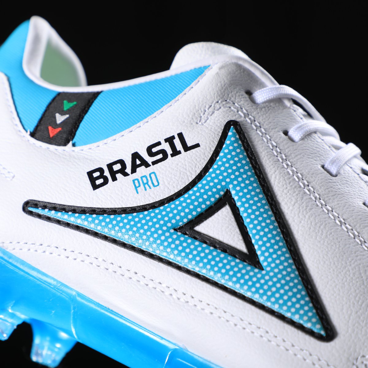 Pirma_Oficial's tweet image. A detalle 🔎
👟 #Pirma #BrasilPro #Fútbol #PirmaSquad #HechoEnMéxico