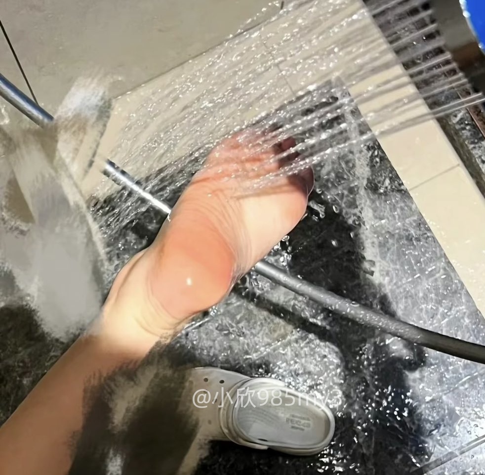 一個人洗澡好無聊 要不要一起？ https://t.co/P7IJ19KwmQ