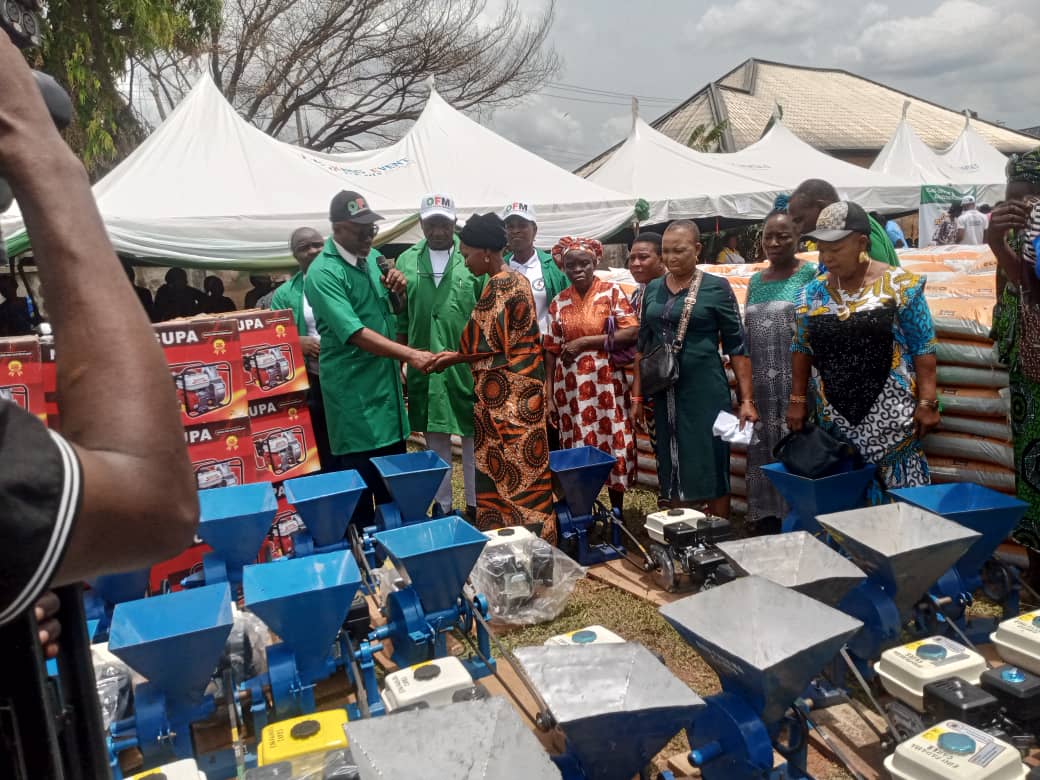 EdoSmafs's tweet photo. EDO STATE GOVERNMENT FLAGS OFF 2024 FARMING SEASON
by Francisca Okojie

The @EdoSmafs in Collaboration with Oredo Local Government Council has flagged off the 2024 Farming Season/Food Fair at the Agriculture Hub in Benin City....

See More on our Facebook Page, link in the bio. https://t.co/SKAj7T75KH