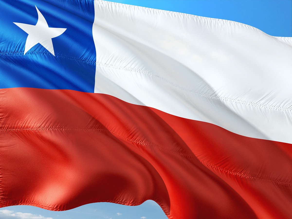 dinternacionald's tweet photo. Hoy #9DeJulio los chilenos celebran el #DíaDeLaBandera. Honran a la "Estrella Solitaria" y recuerdan a los héroes de la Batalla de La Concepción. #Chile #HistoriaChilena #OrgulloChileno #BanderaDeChile #Patriotismo #HistoriaDeChile #DíaNacional
https://t.co/NBdrABN1oD https://t.co/Bs3BvpamJj