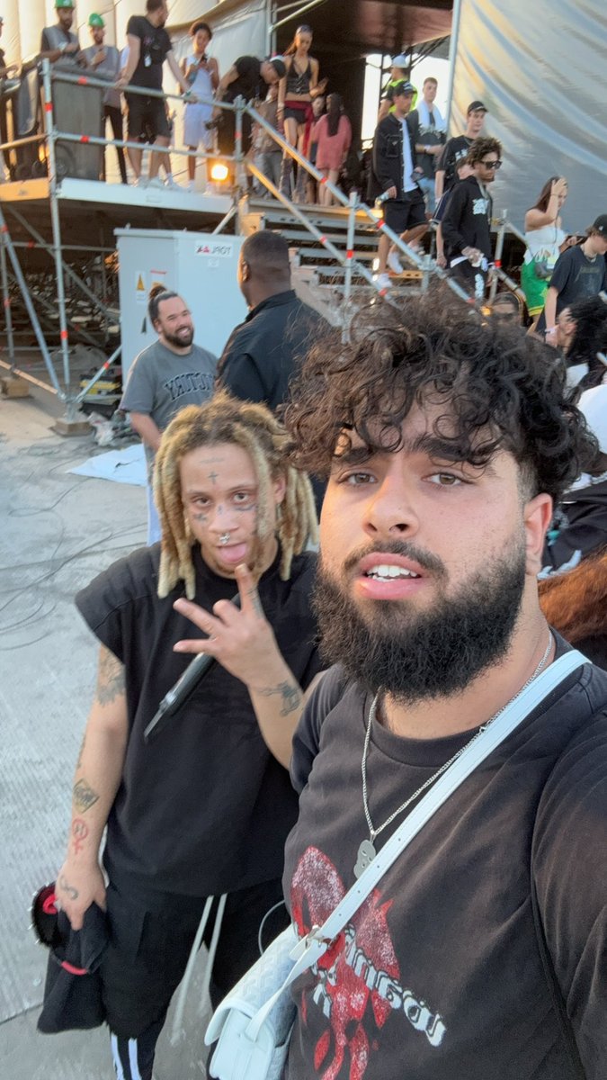 Boran.Poisonez.B. tweet media