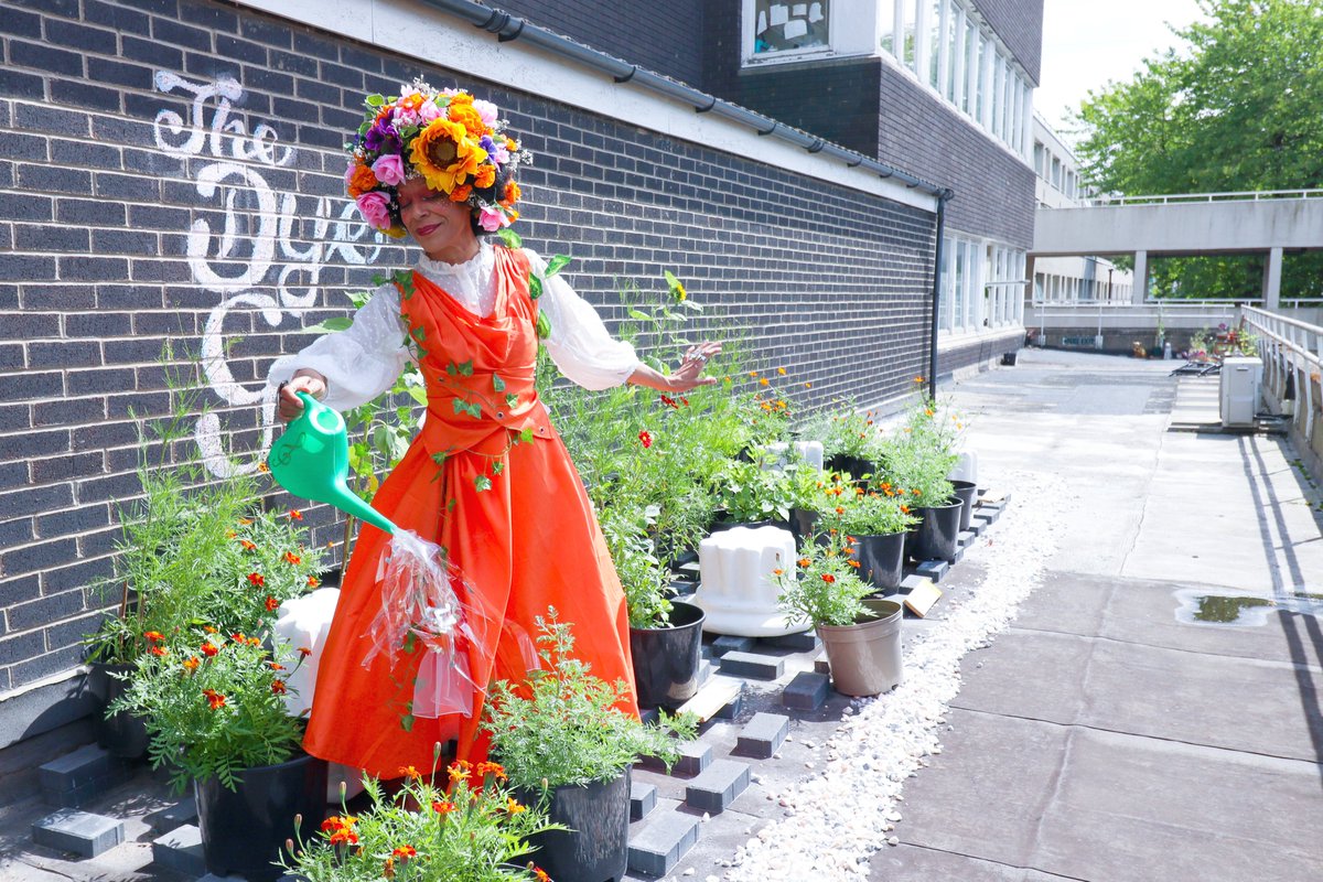 Drag Declares Emergency!
Free costume &amp; banner making with
disabled artist &amp; drag king Lady Kitt. Create drag creatures and narratives around disability, gender, sexuality &amp; climate emergency. 
Sun 21 Jul 1-3pm <a href="/mac_birmingham/">Midlands Arts Centre (MAC)</a> 
Book: bit.ly/dde-workshop
£10 travel bursary