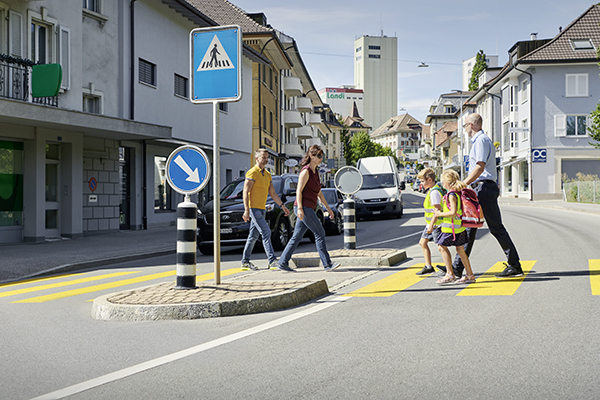 Die Sicherheit der Schulkinder geht uns alle an. Wenn die Eltern die Hauptverantwortung tragen, können alle zu mehr Sicherheit beitragen. bfu.ch/de/die-bfu/med…
